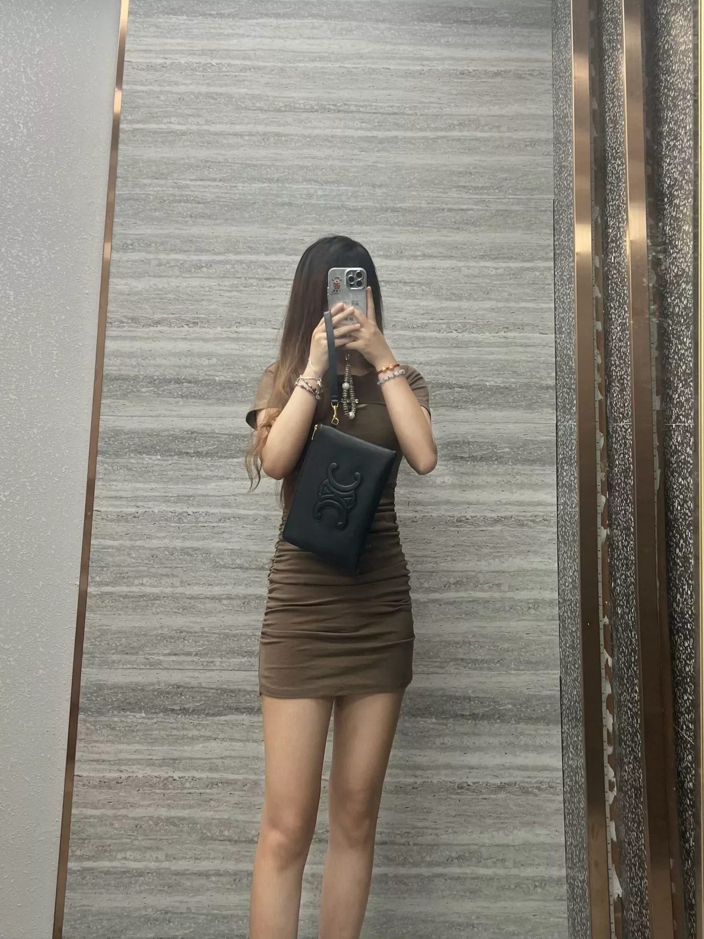 셀린느 엠보 로고 소가죽 스트랩 클러치 상세 이미지 17