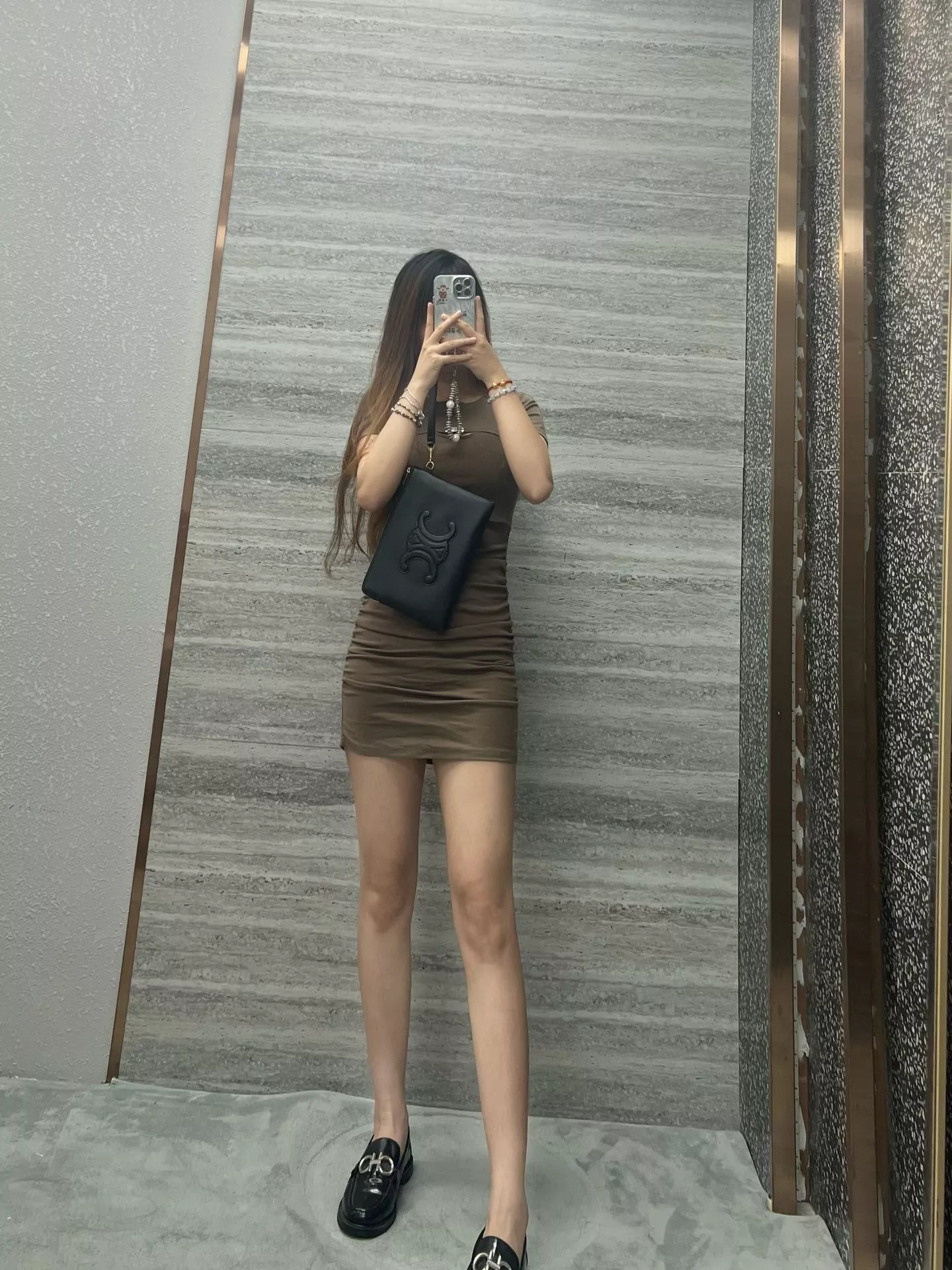 셀린느 엠보 로고 소가죽 스트랩 클러치 상세 이미지 13