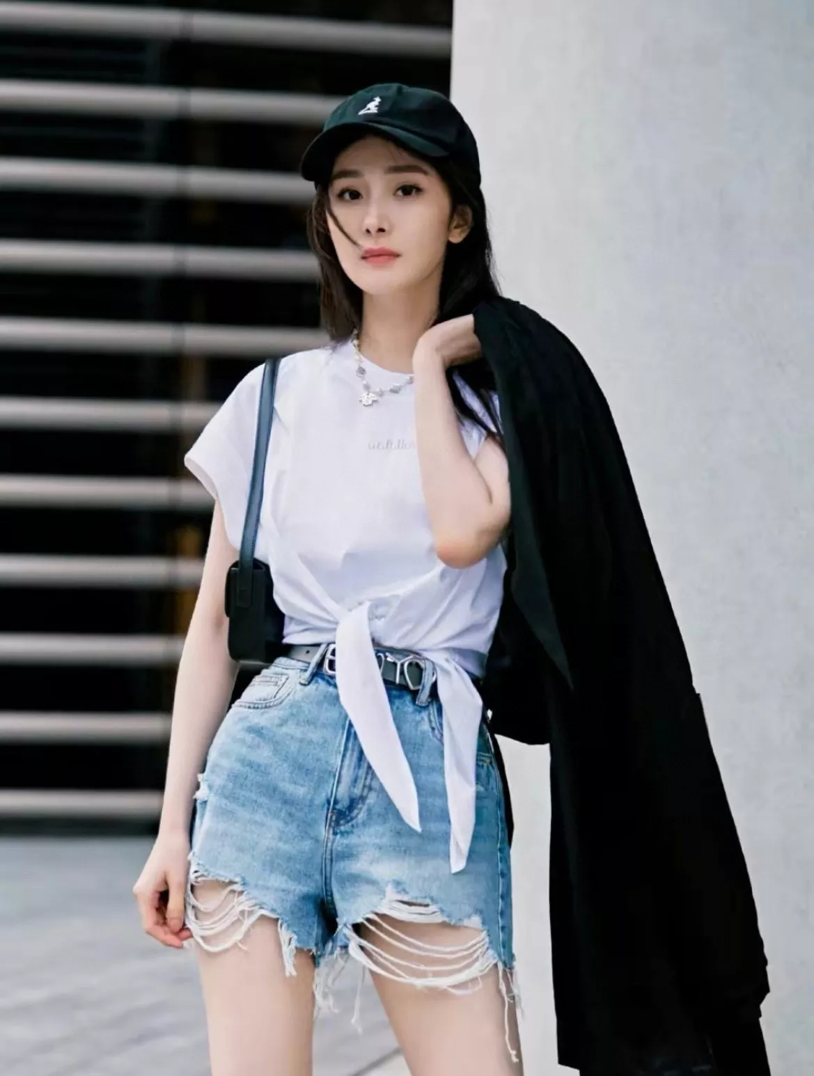 셀린느 클로드 시리즈 소가죽 아크잠 바게트백 상세 이미지 62