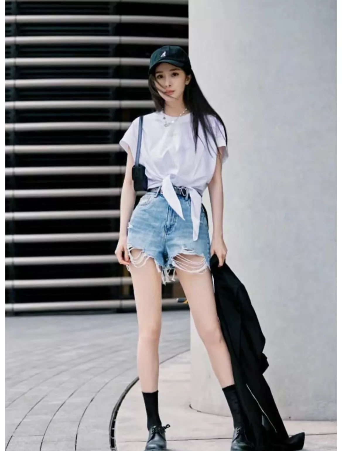 셀린느 클로드 시리즈 소가죽 아크잠 바게트백 상세 이미지 63