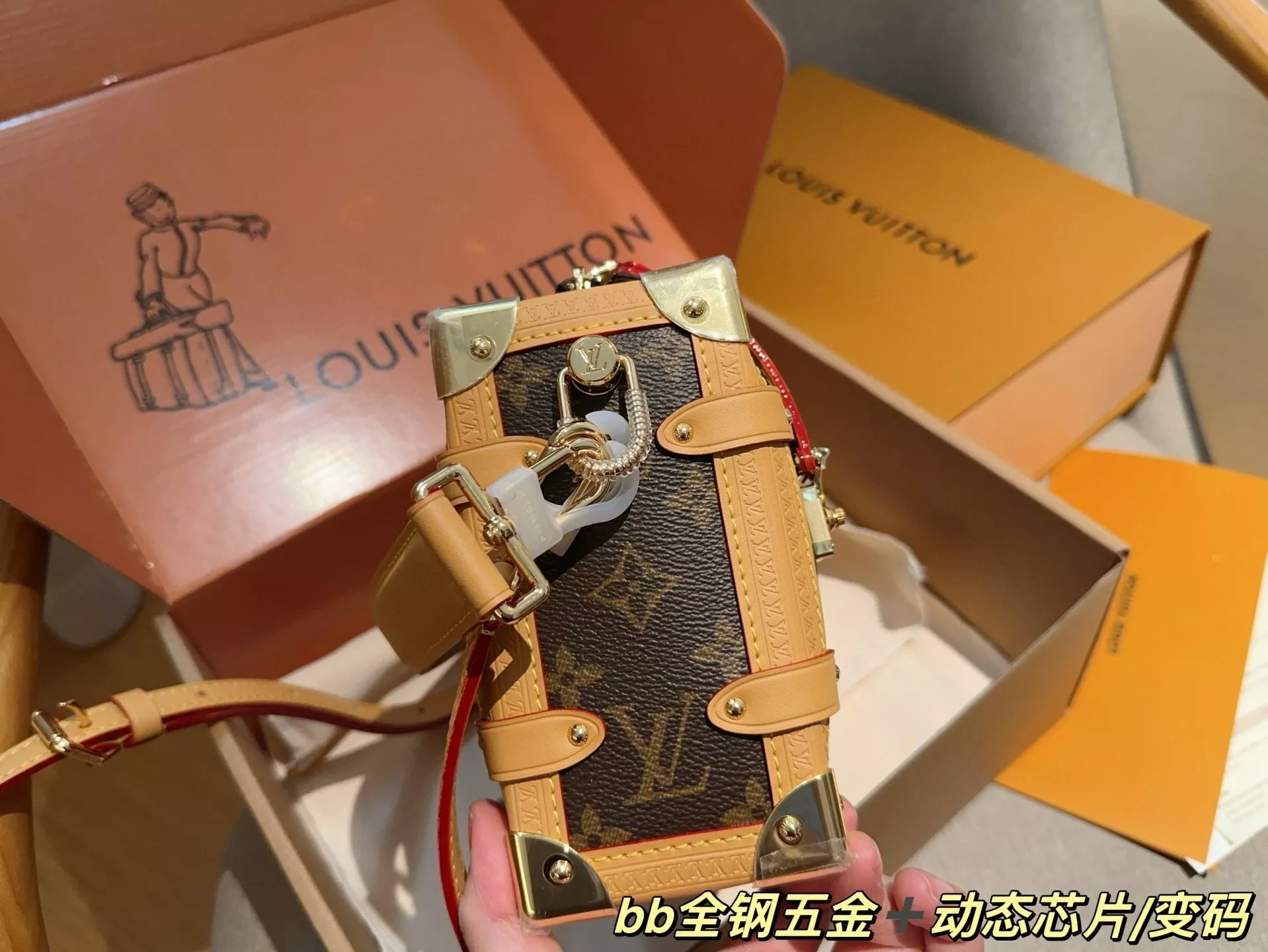 루이비통 모노그램 소프트 트렁크 미니백 상세 이미지 6