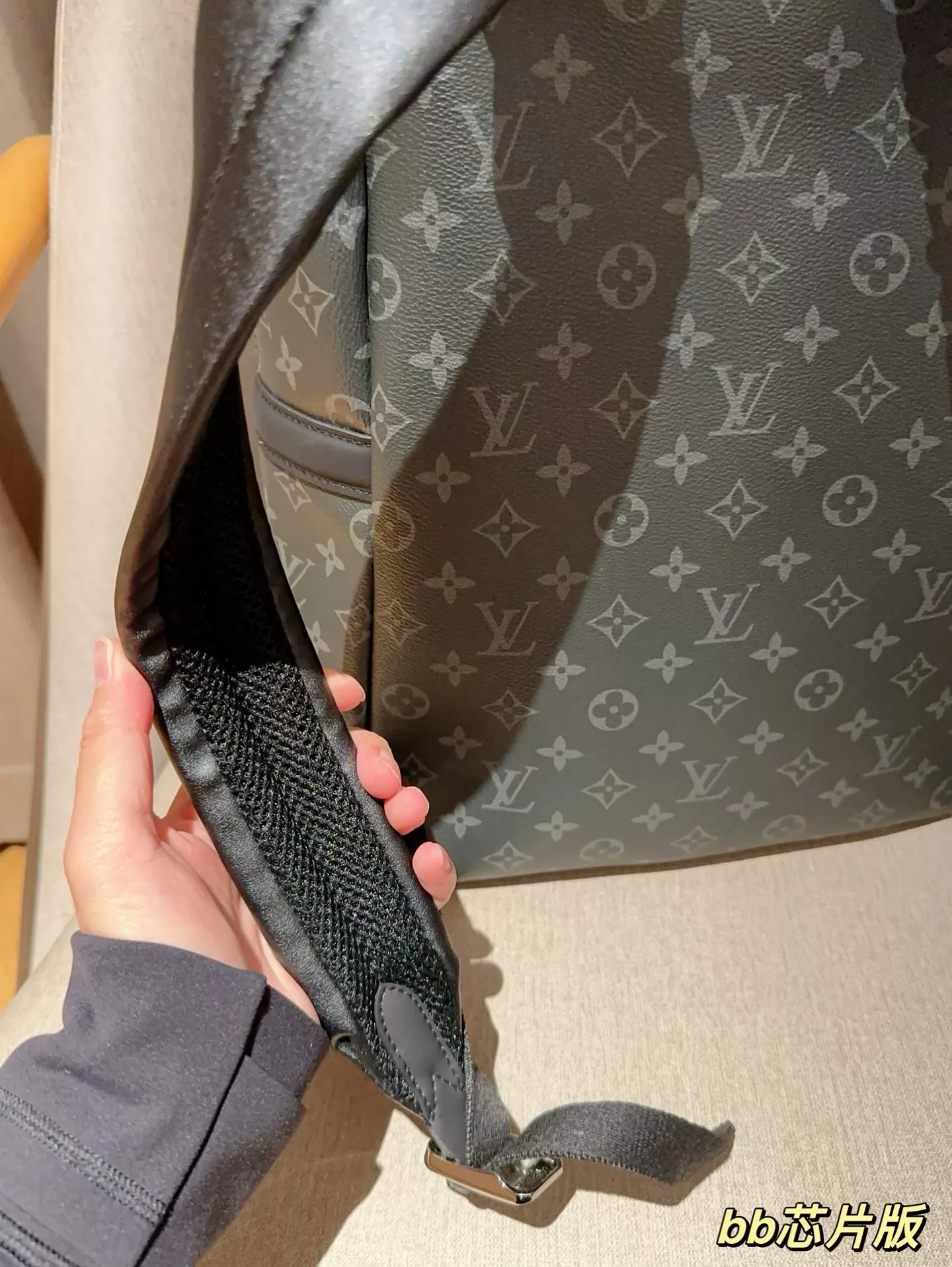 루이비통 디스커버리 모노그램 블랙 백팩 상세 이미지 8