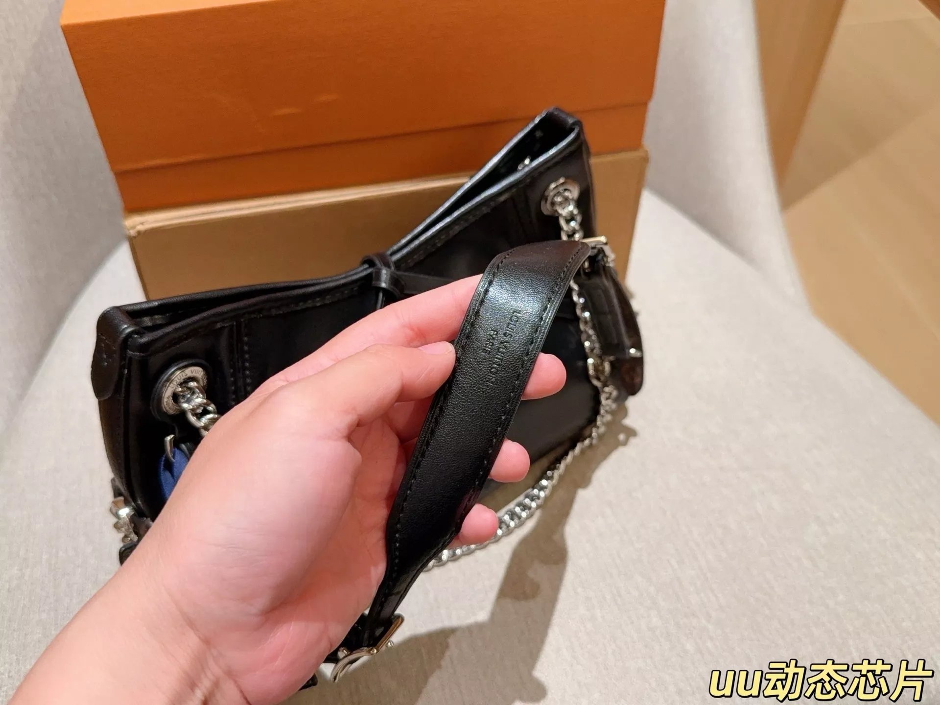 루이비통 캐리올 BB 블랙 숄더백 상세 이미지 8