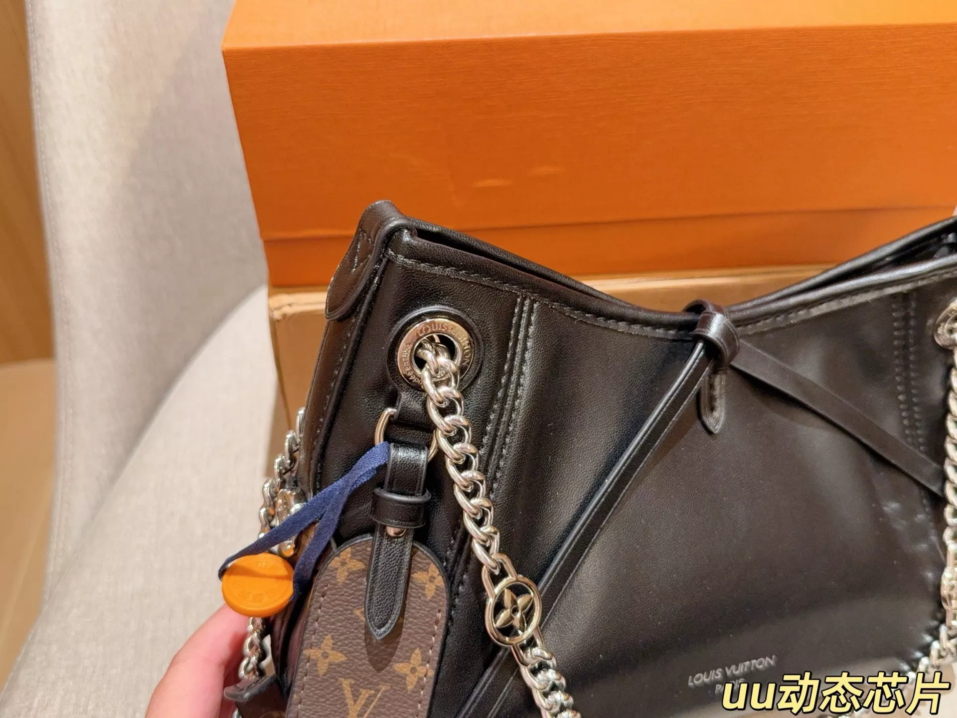 루이비통 캐리올 BB 블랙 숄더백 상세 이미지 7