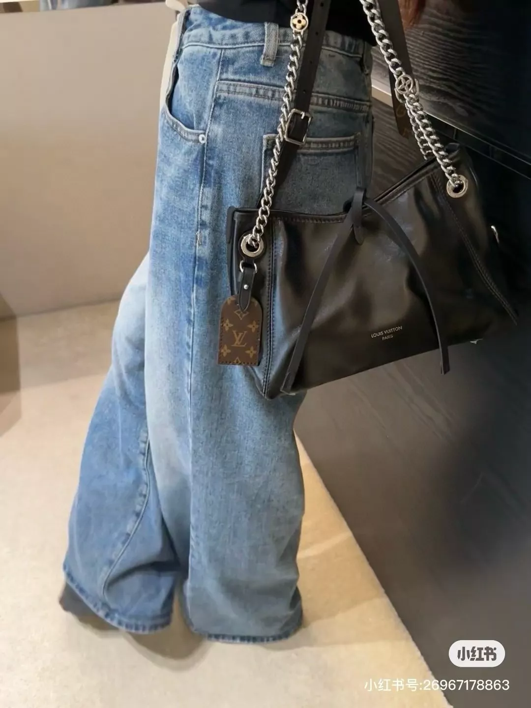 루이비통 캐리올 BB 블랙 숄더백 상세 이미지 12