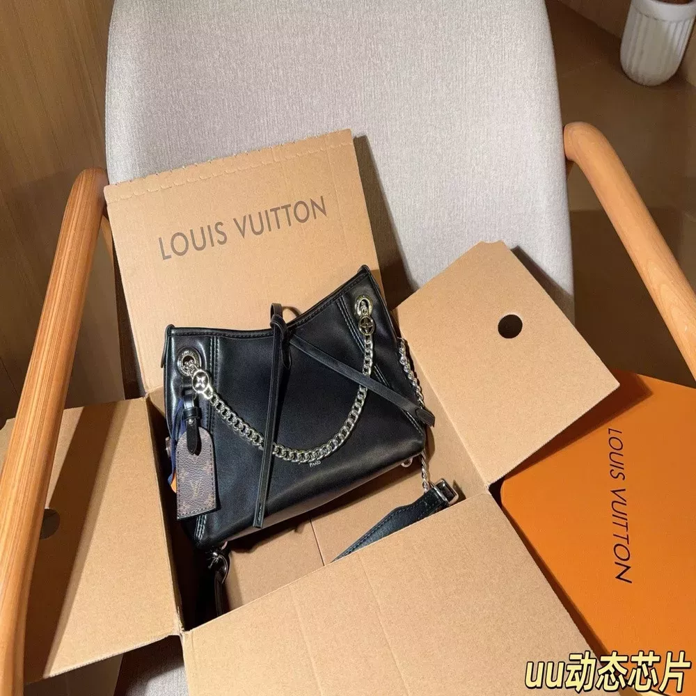 루이비통 캐리올 BB 블랙 숄더백