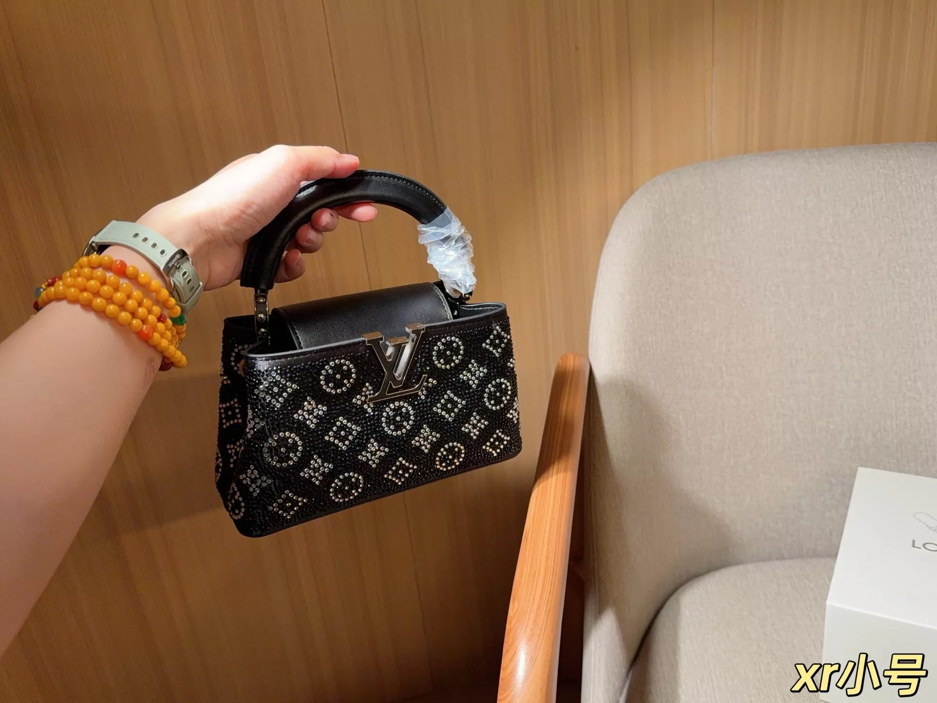 루이비통 카퓌신 워터드롭 장식 미니 토트백 상세 이미지 3