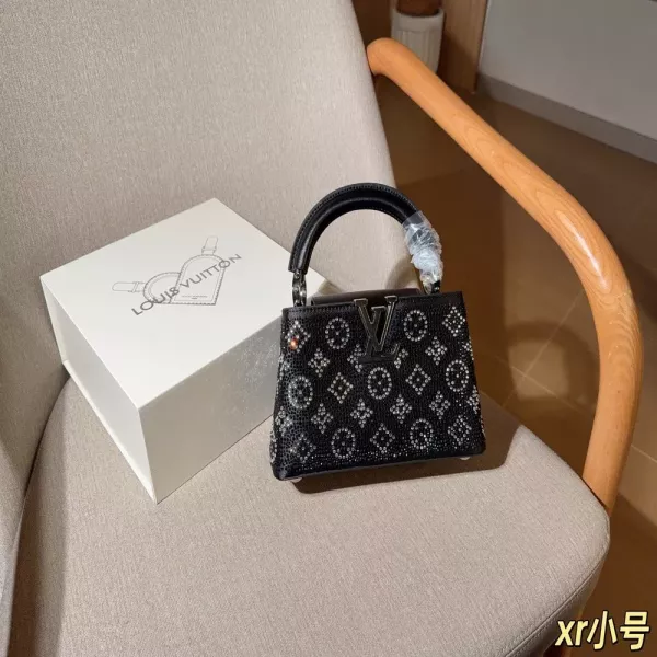 루이비통 카퓌신 워터드롭 장식 미니 토트백