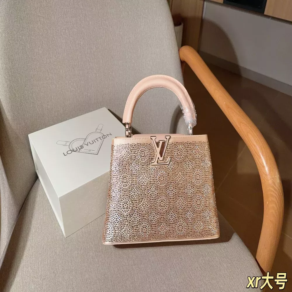 루이비통 카퓌신 워터드롭 패턴 큐빅 장식 토트백