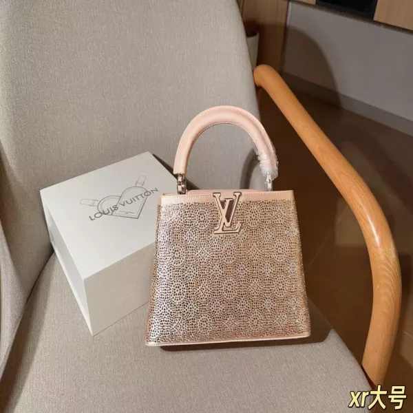 루이비통 카퓌신 워터드롭 패턴 큐빅 장식 토트백