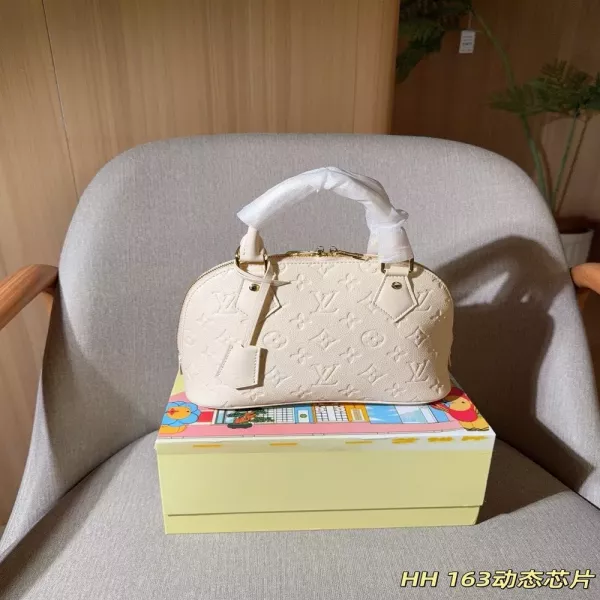 루이비통 알마 트렁크 엠보 베이지 쉘 토트백