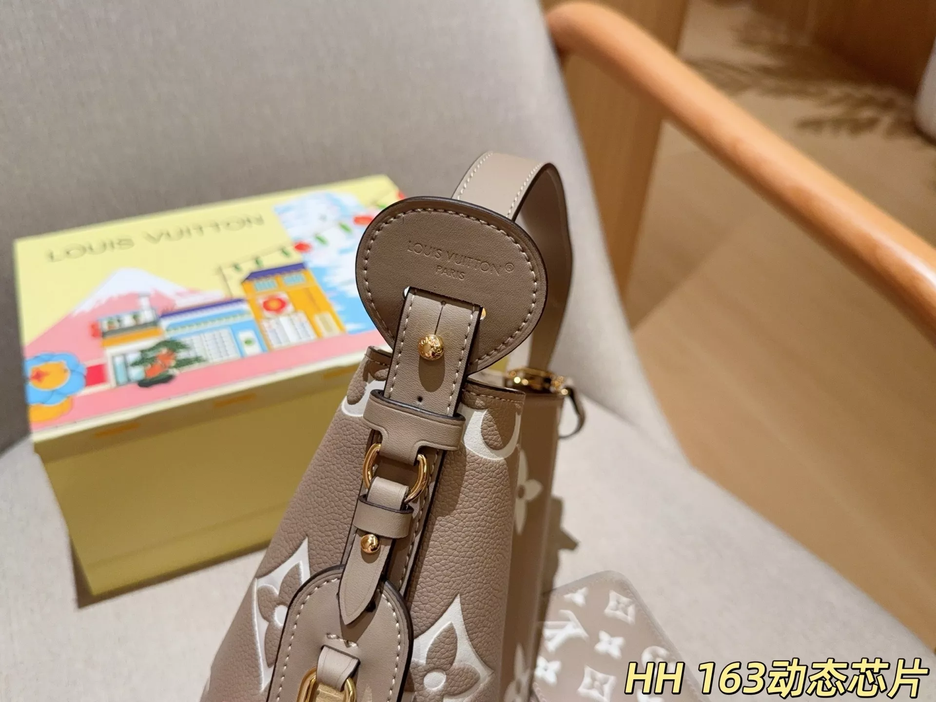 루이비통 올 인 BB 엠보싱 모노그램 버킷백 상세 이미지 15
