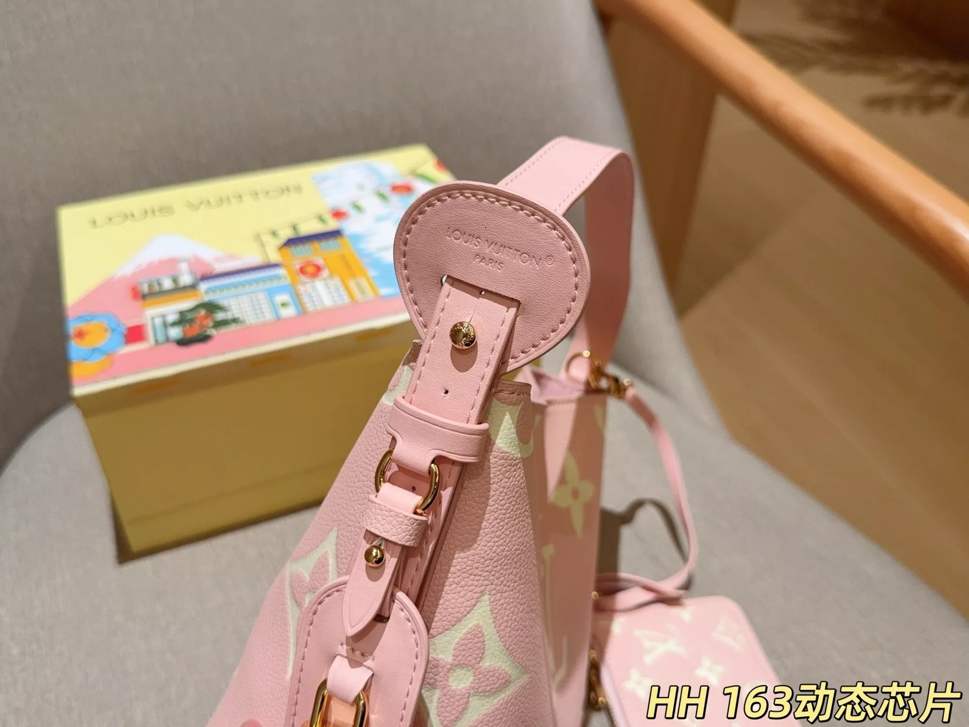 루이비통 올 인 BB 엠보싱 모노그램 버킷백 상세 이미지 6