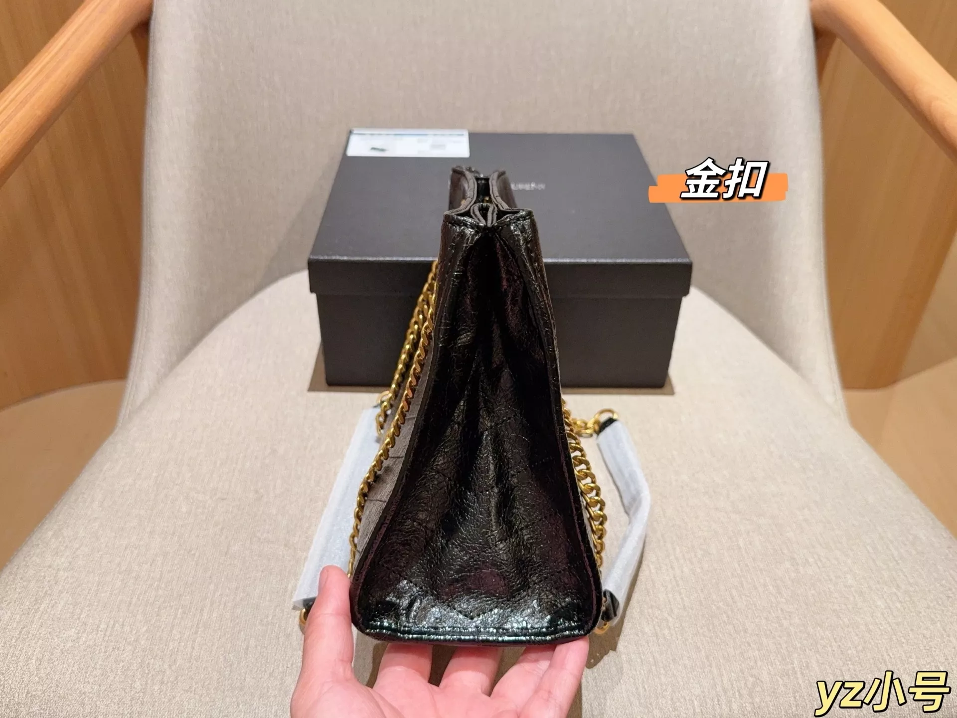 입생로랑 니키 빈티지 레더 체인 쇼핑백 상세 이미지 5