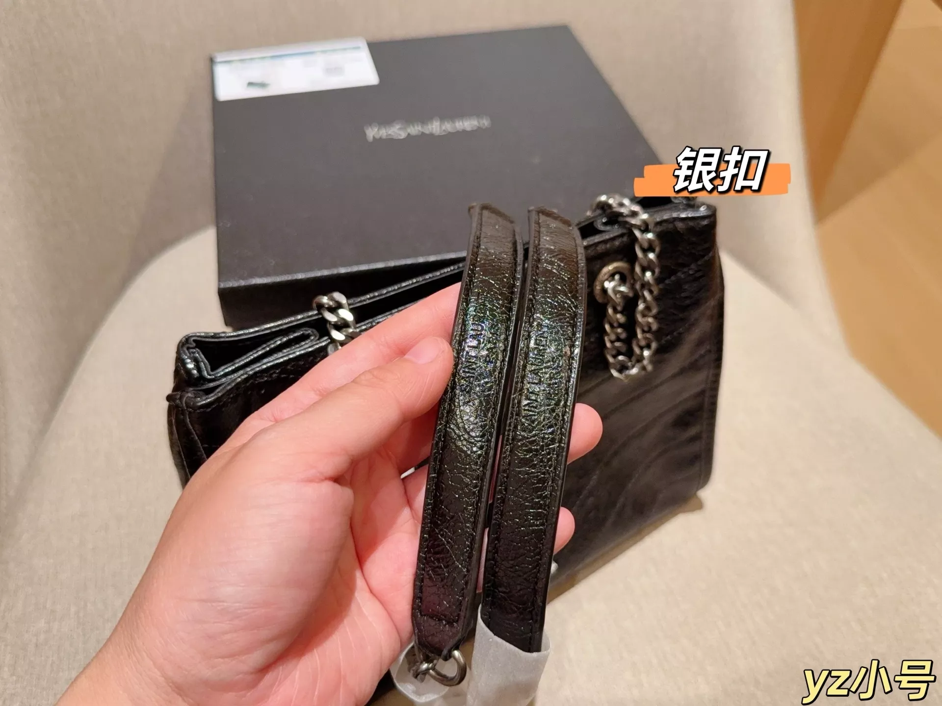 입생로랑 니키 빈티지 레더 체인 쇼핑백 상세 이미지 17