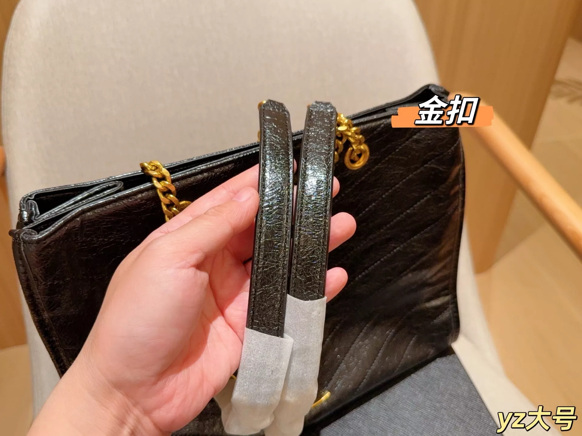 입생로랑 니키 빈티지 레더 체인 쇼핑백 상세 이미지 17