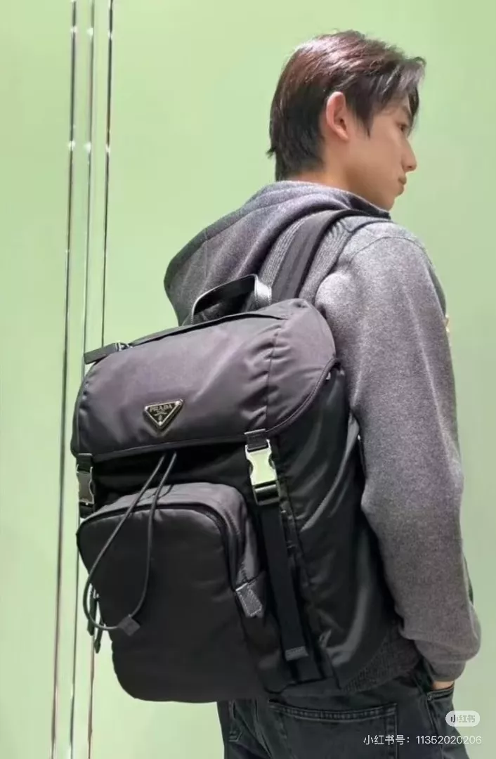 프라다 나일론 방수 원단 플랩 백팩 상세 이미지 10