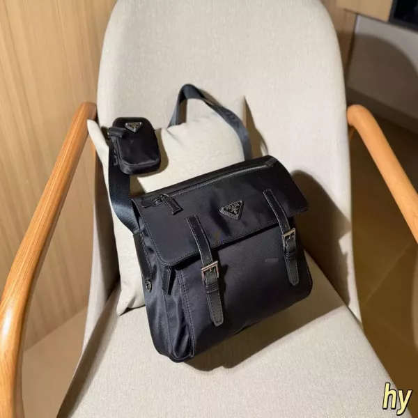 프라다 나일론 방수 원단 플랩 메신저백