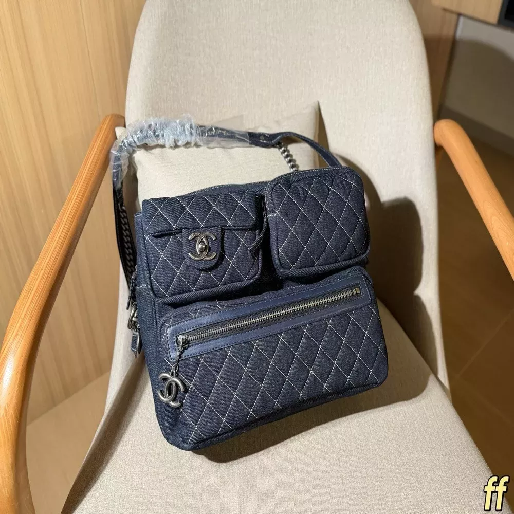 샤넬 데님 퀼팅 체인 바이커 메신저백