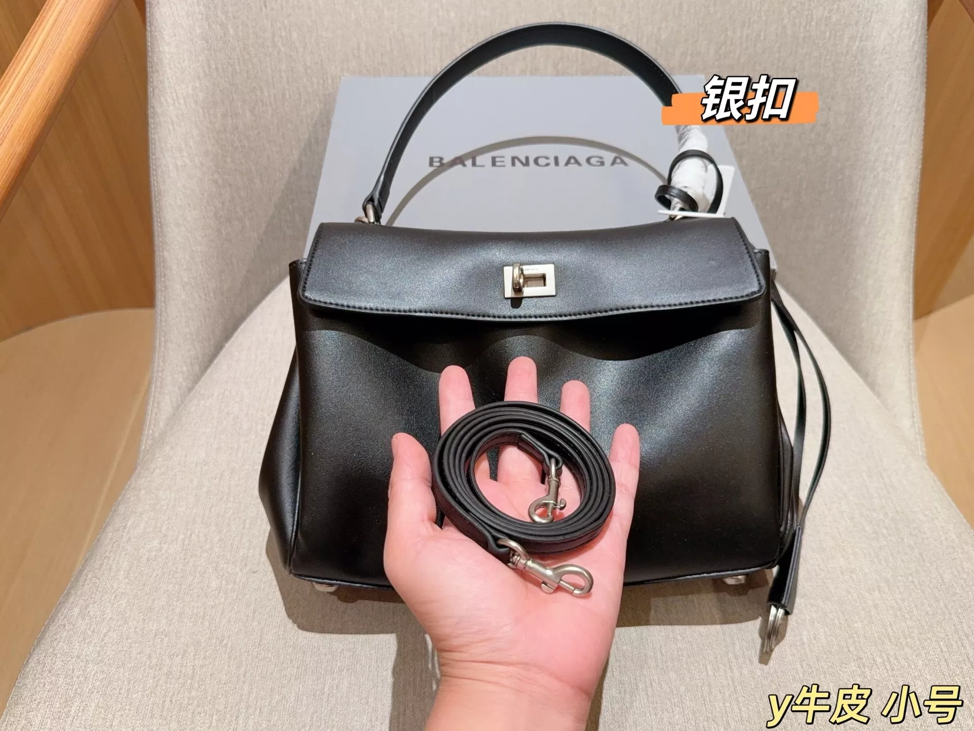발렌시아가 로데오 소가죽 탑핸들 토트백 상세 이미지 8