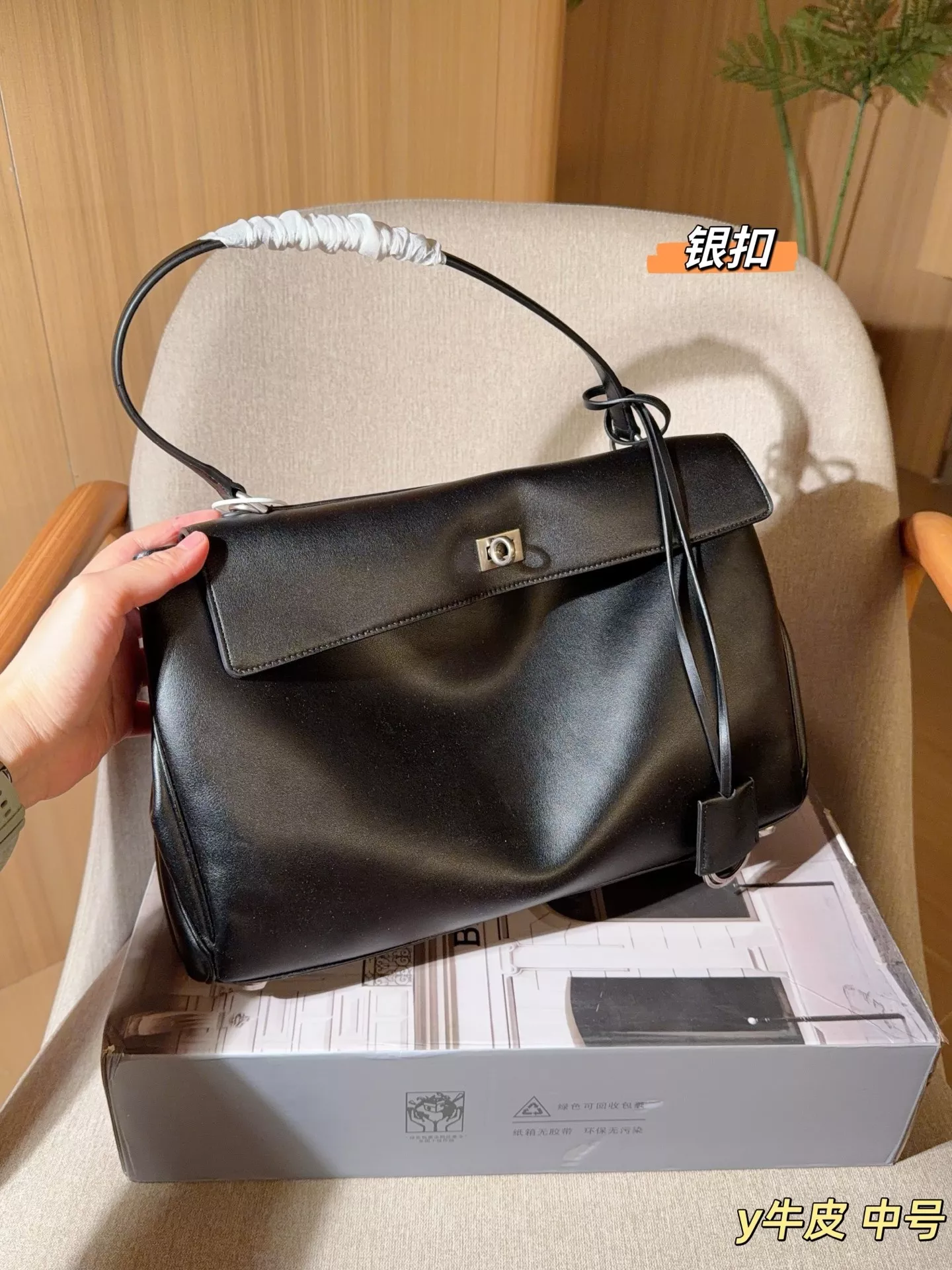발렌시아가 로데오 미디엄 레더 토트백 상세 이미지 3
