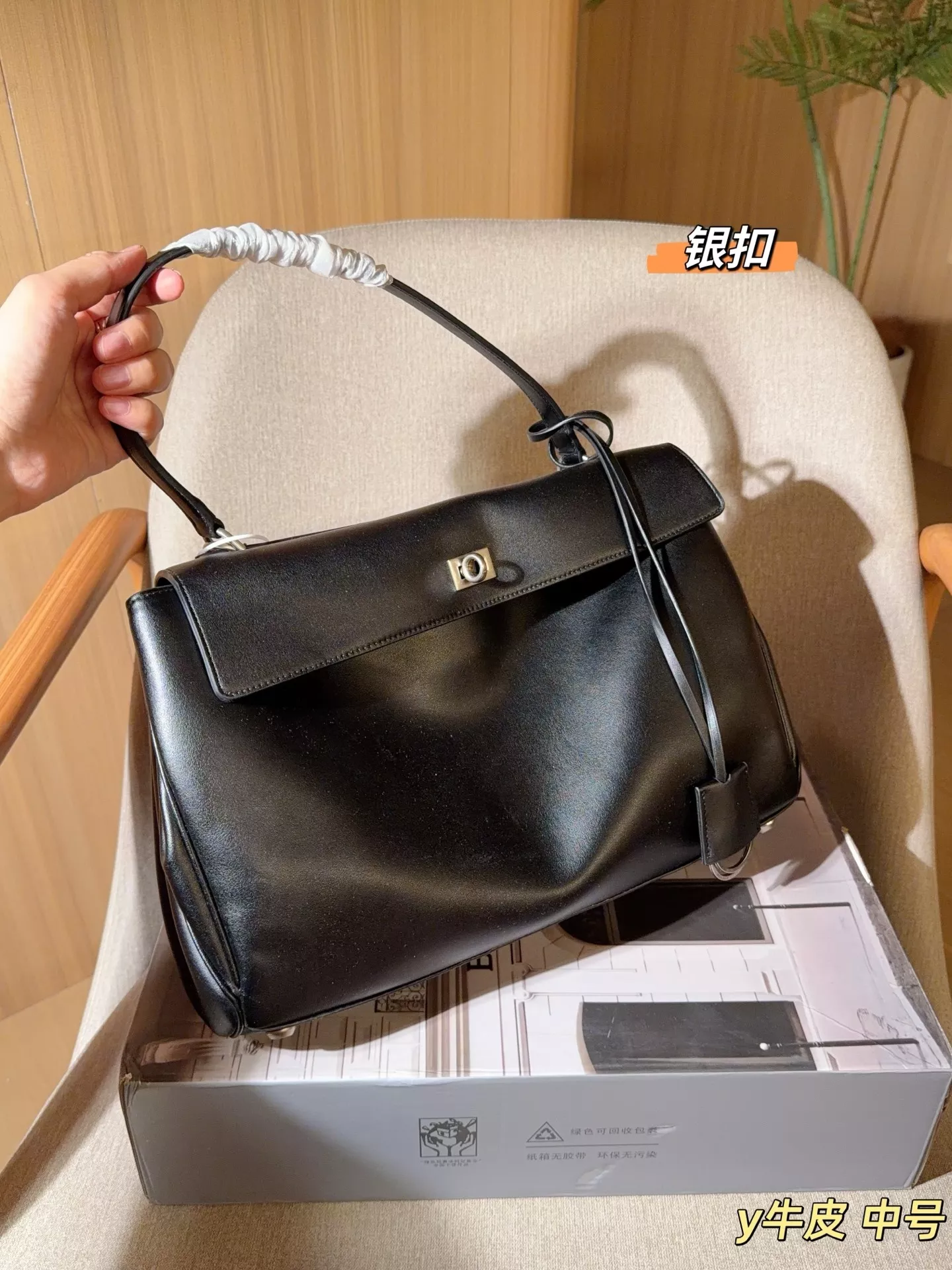 발렌시아가 로데오 미디엄 레더 토트백 상세 이미지 2