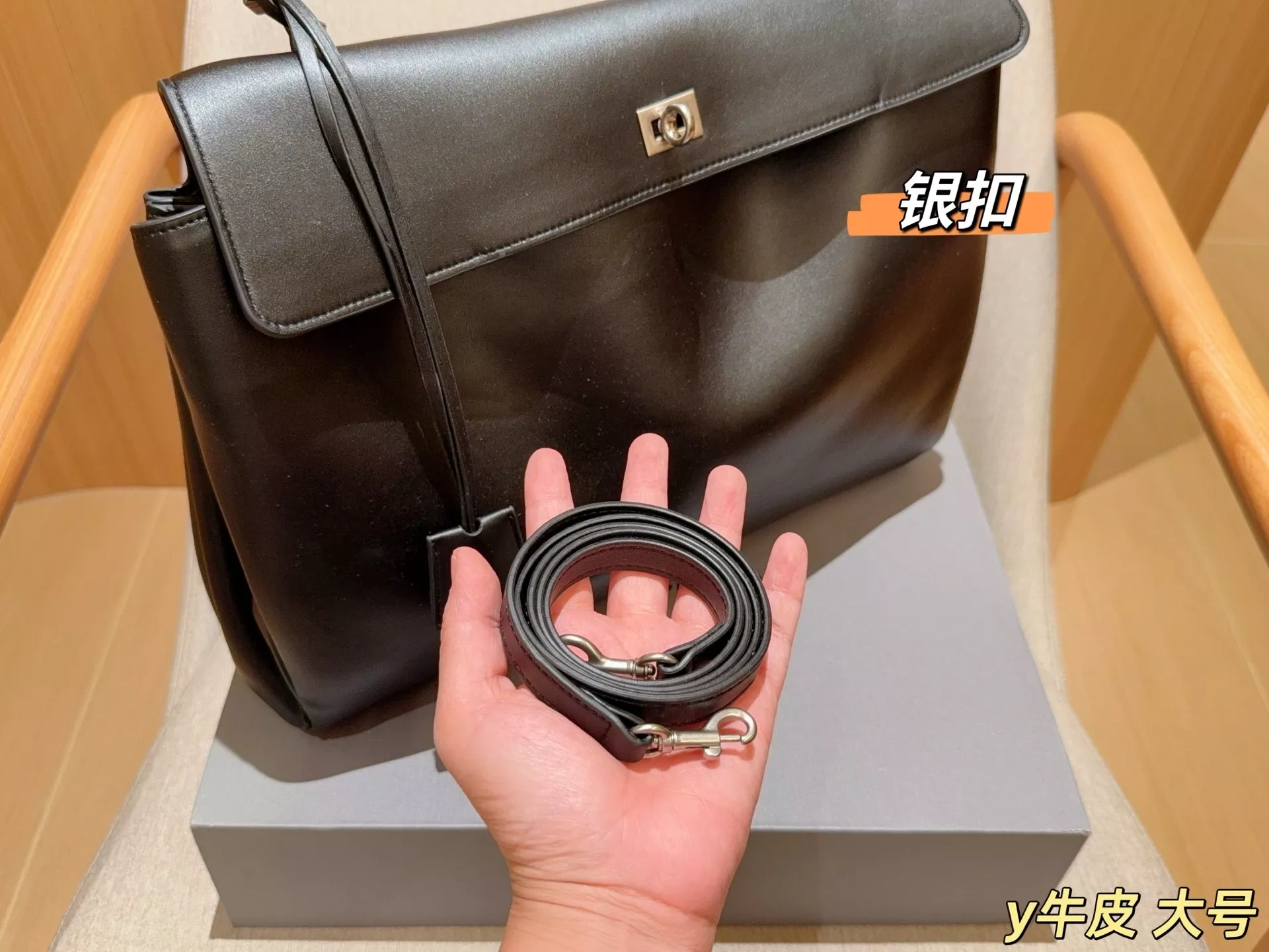 발렌시아가 로데오 대형 레더 투웨이 토트백 상세 이미지 8