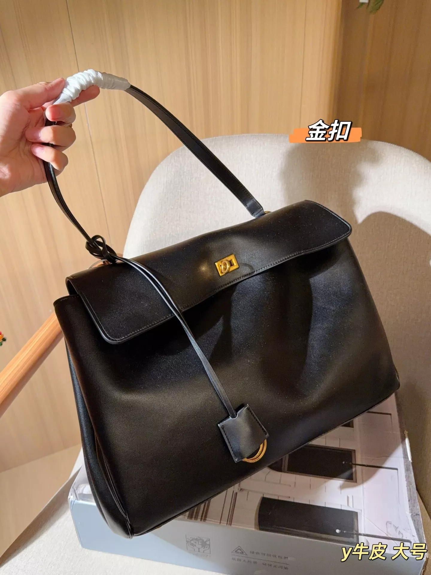 발렌시아가 로데오 대형 레더 투웨이 토트백 상세 이미지 11