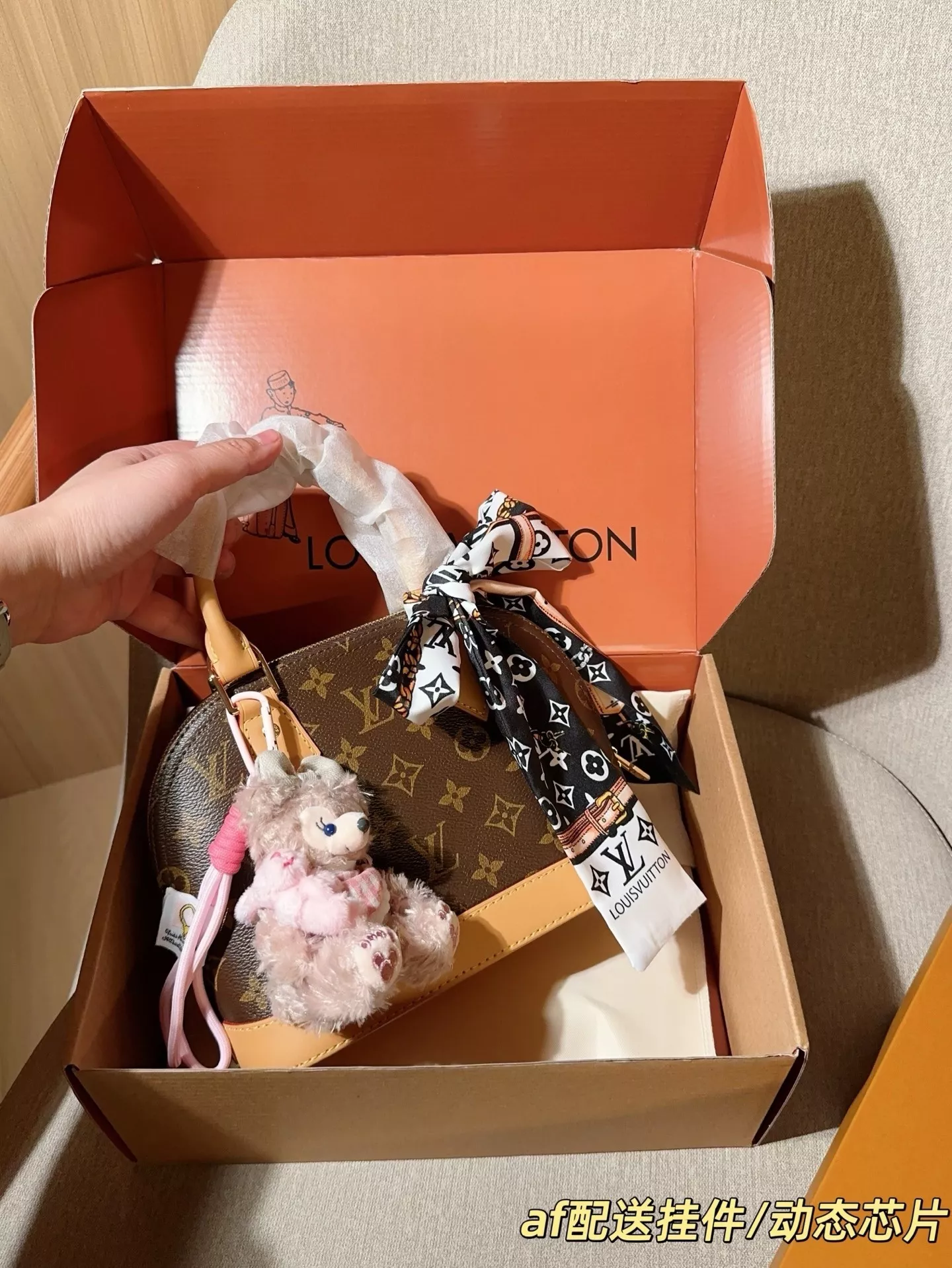 루이비통 알마 BB 모노그램 쉘 토트백 상세 이미지 2