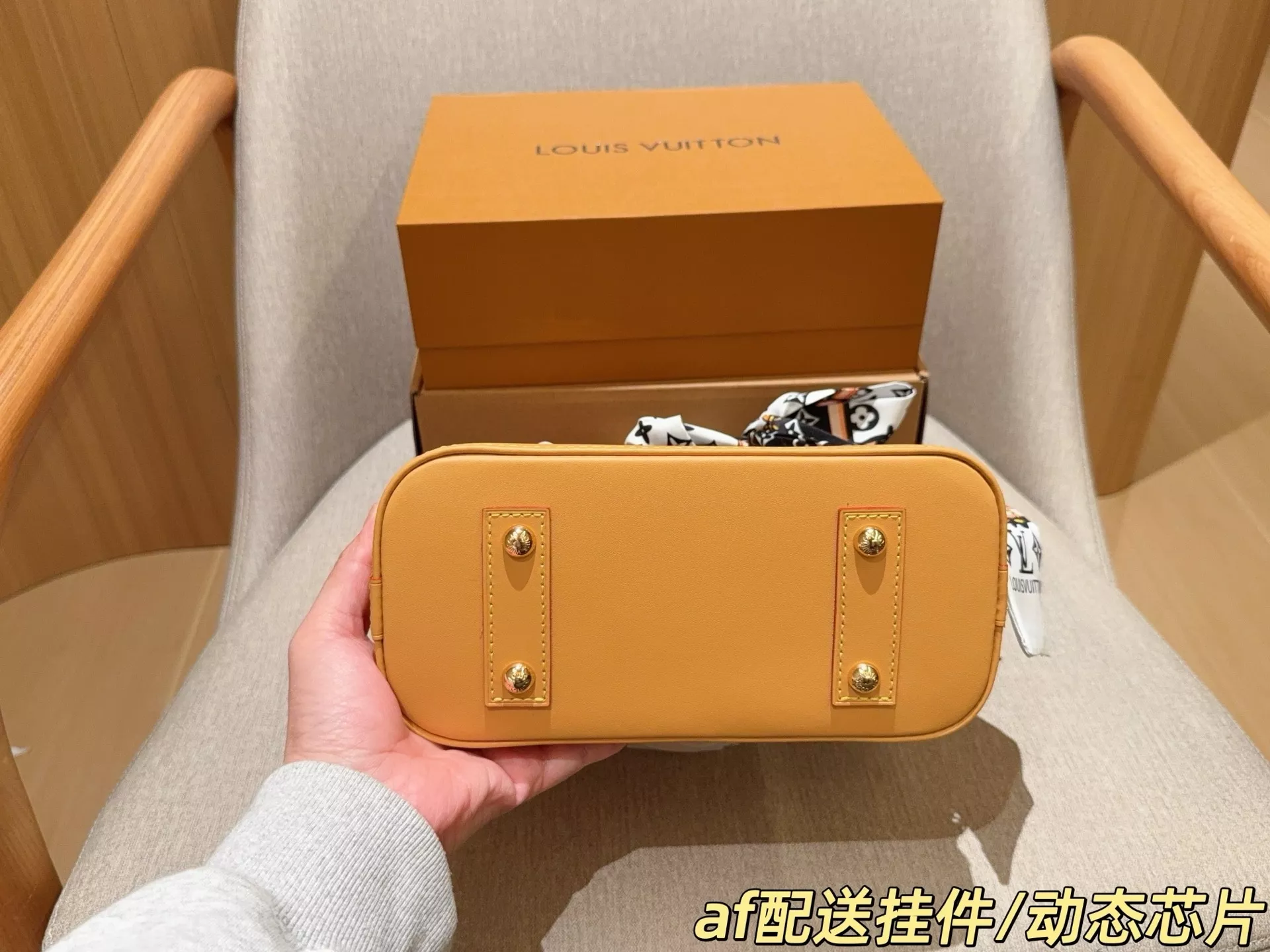루이비통 알마 BB 모노그램 쉘 토트백 상세 이미지 6