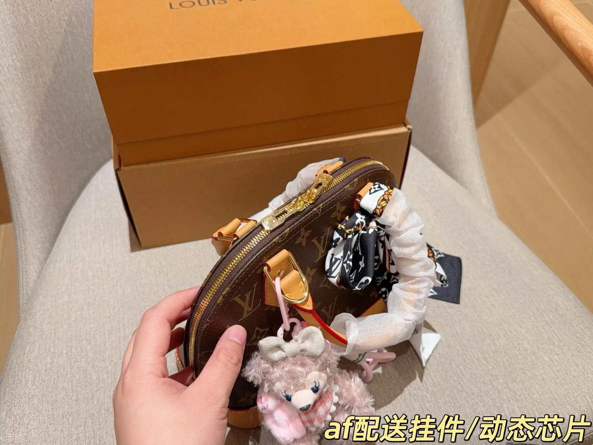 루이비통 알마 BB 모노그램 쉘 토트백 상세 이미지 7