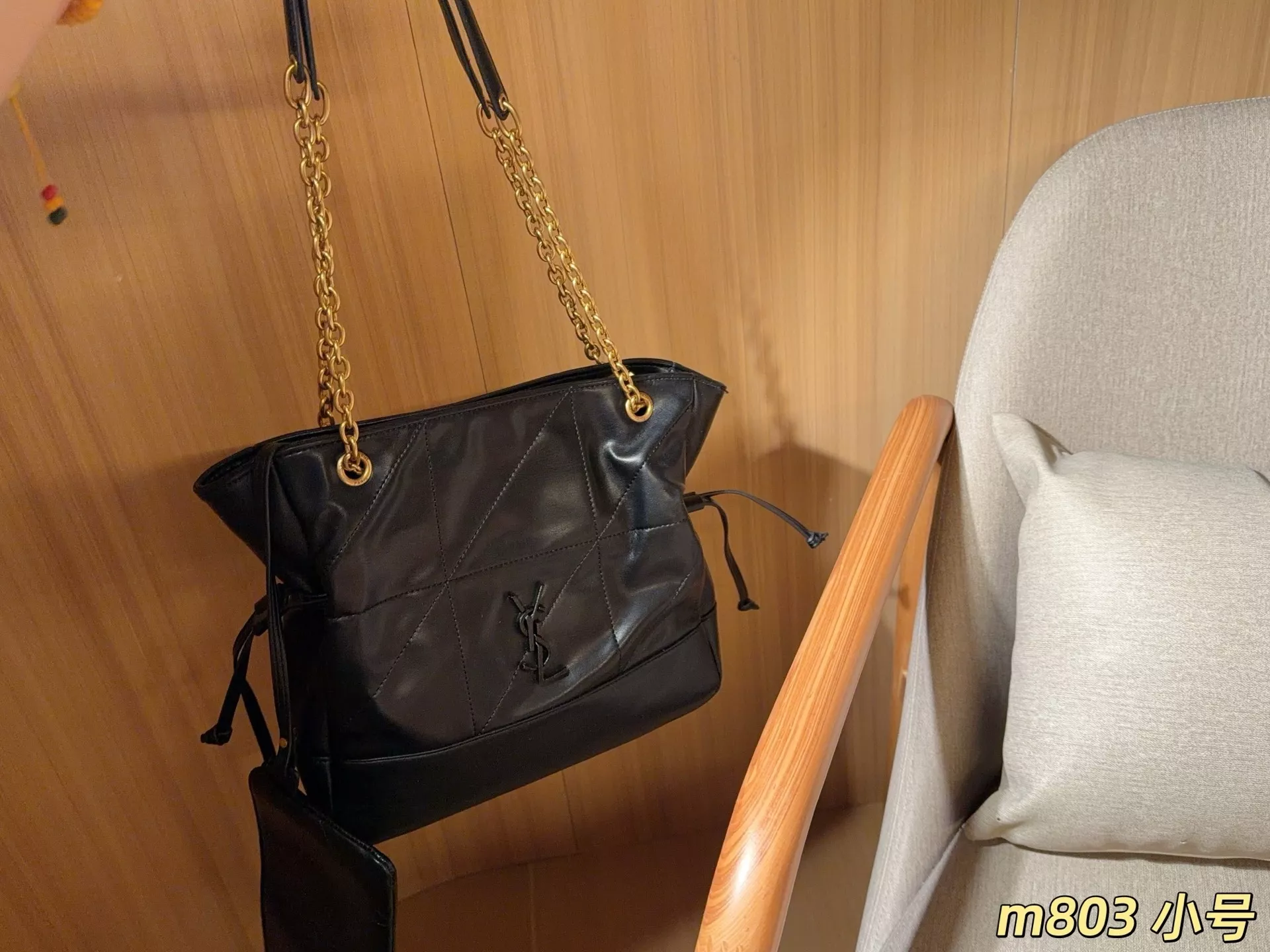 입생로랑 제니 복주머니 쇼퍼 스타일 버킷백 상세 이미지 3