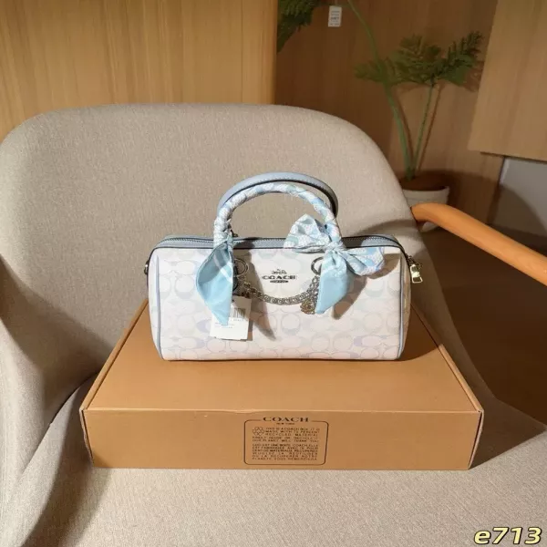 코치 시그니처 패턴 필로우 보스턴백