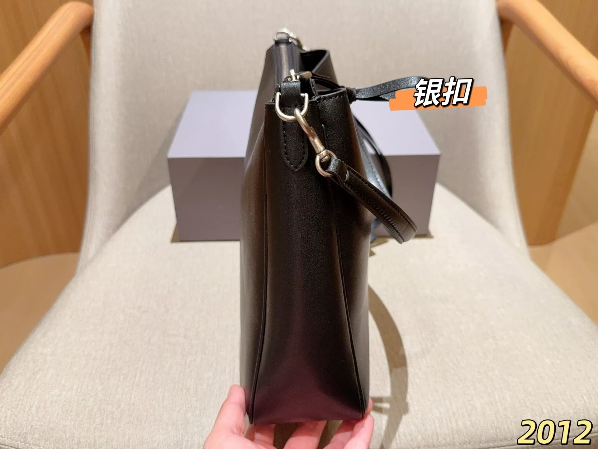발렌시아가 로데오 시리즈 레더 단색 숄더백 상세 이미지 5