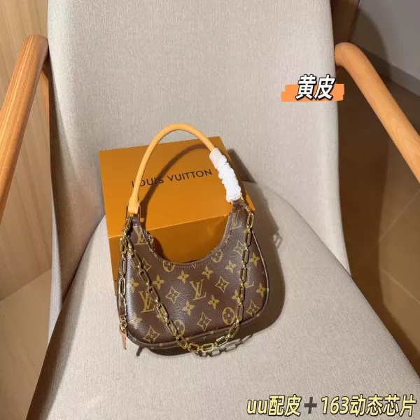 루이비통 캐치 모노그램 배색 스트랩 반달 호보백