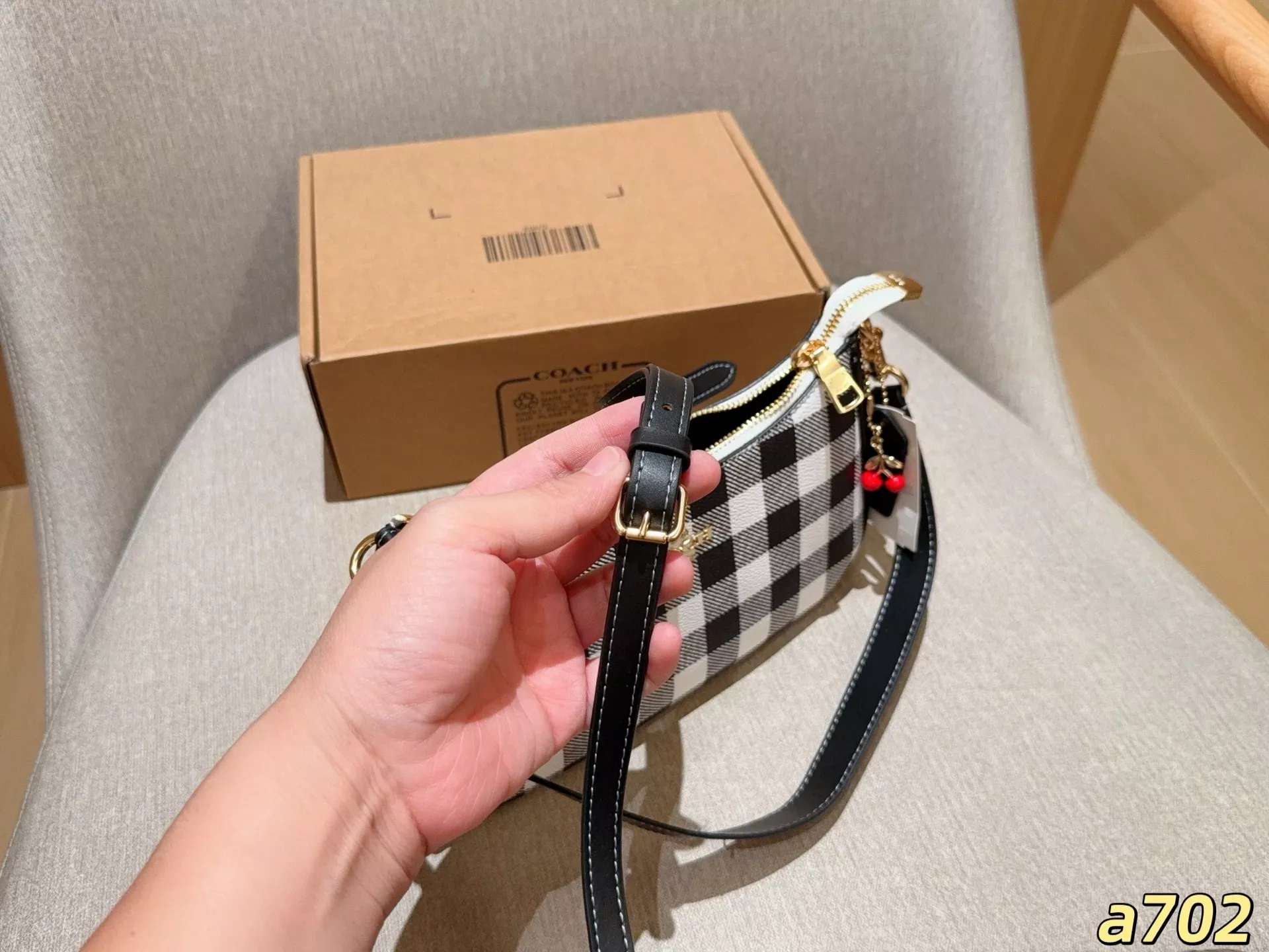 코치 체크 패턴 테리 호보백 상세 이미지 8