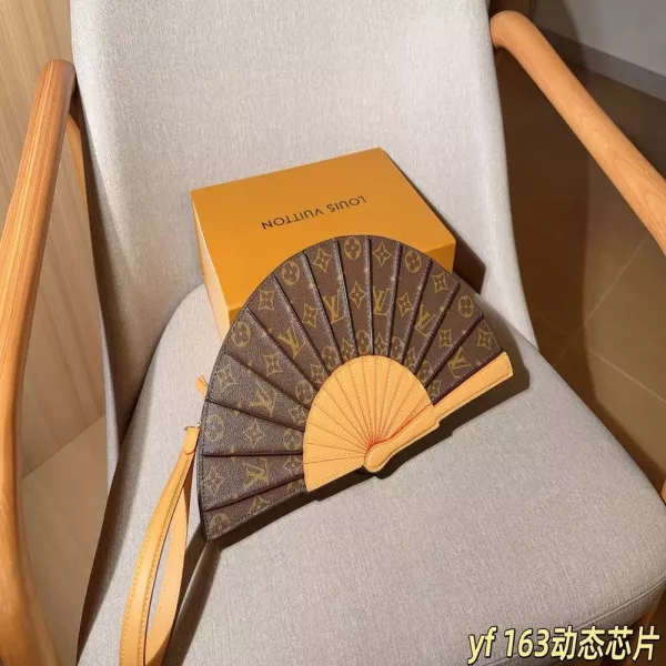 루이비통 모노그램 팬 디자인 손가방 크로스백