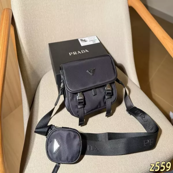 프라다 나일론 방수 원단 플랩 메신저백