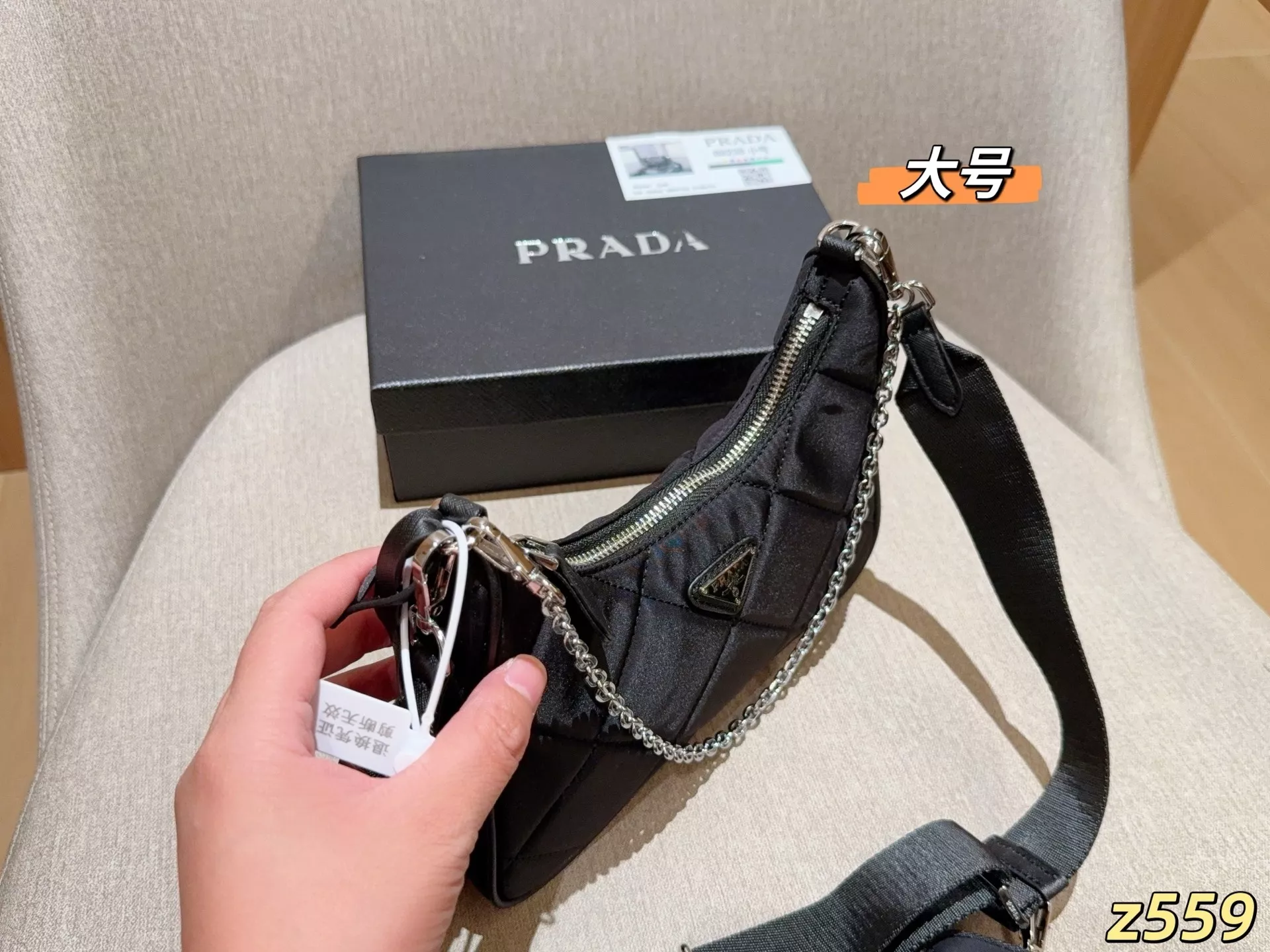 프라다 나일론 퀼팅 삼합일 스트랩 크로스백 상세 이미지 16