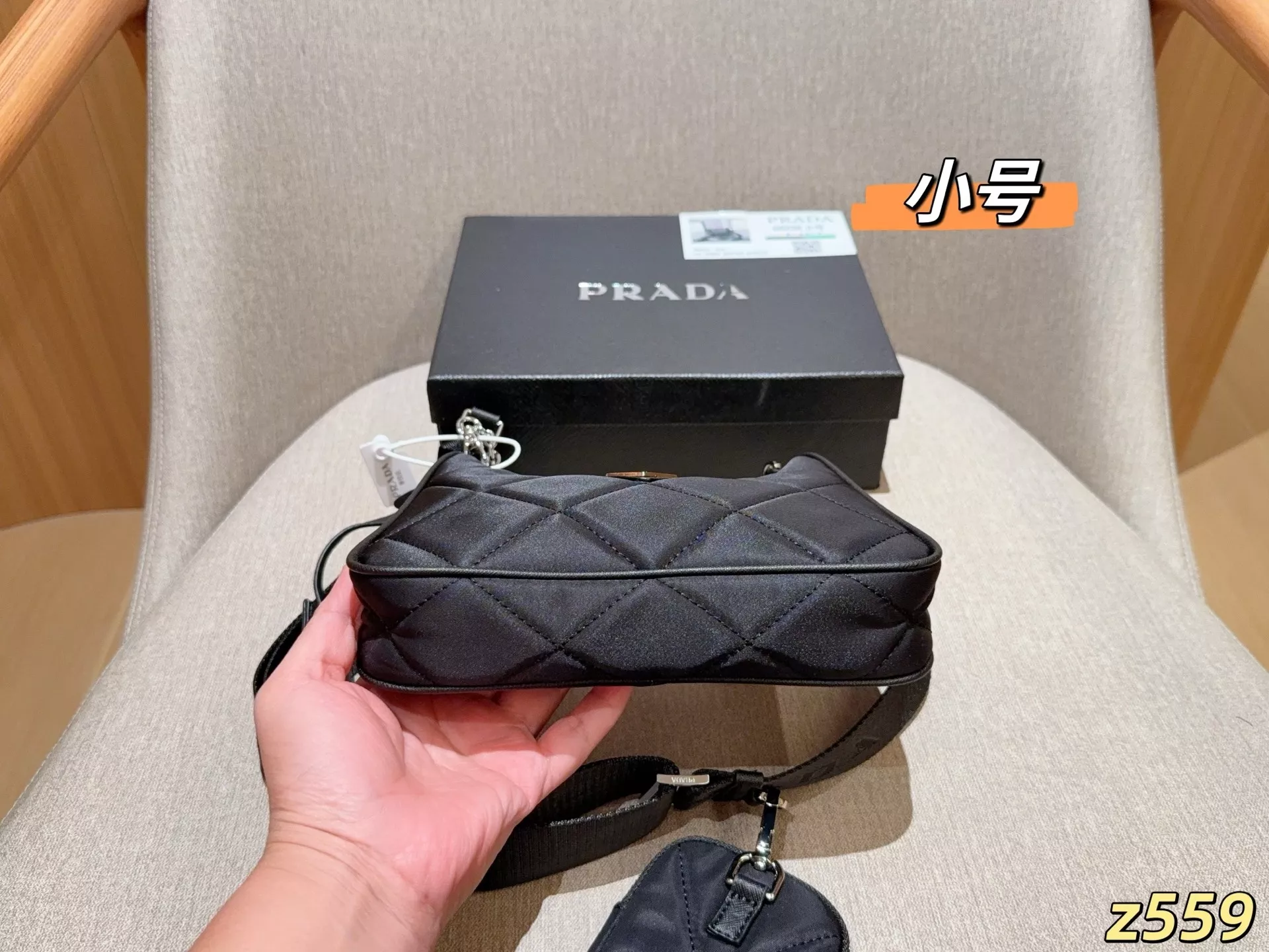 프라다 나일론 퀼팅 삼합일 스트랩 크로스백 상세 이미지 6
