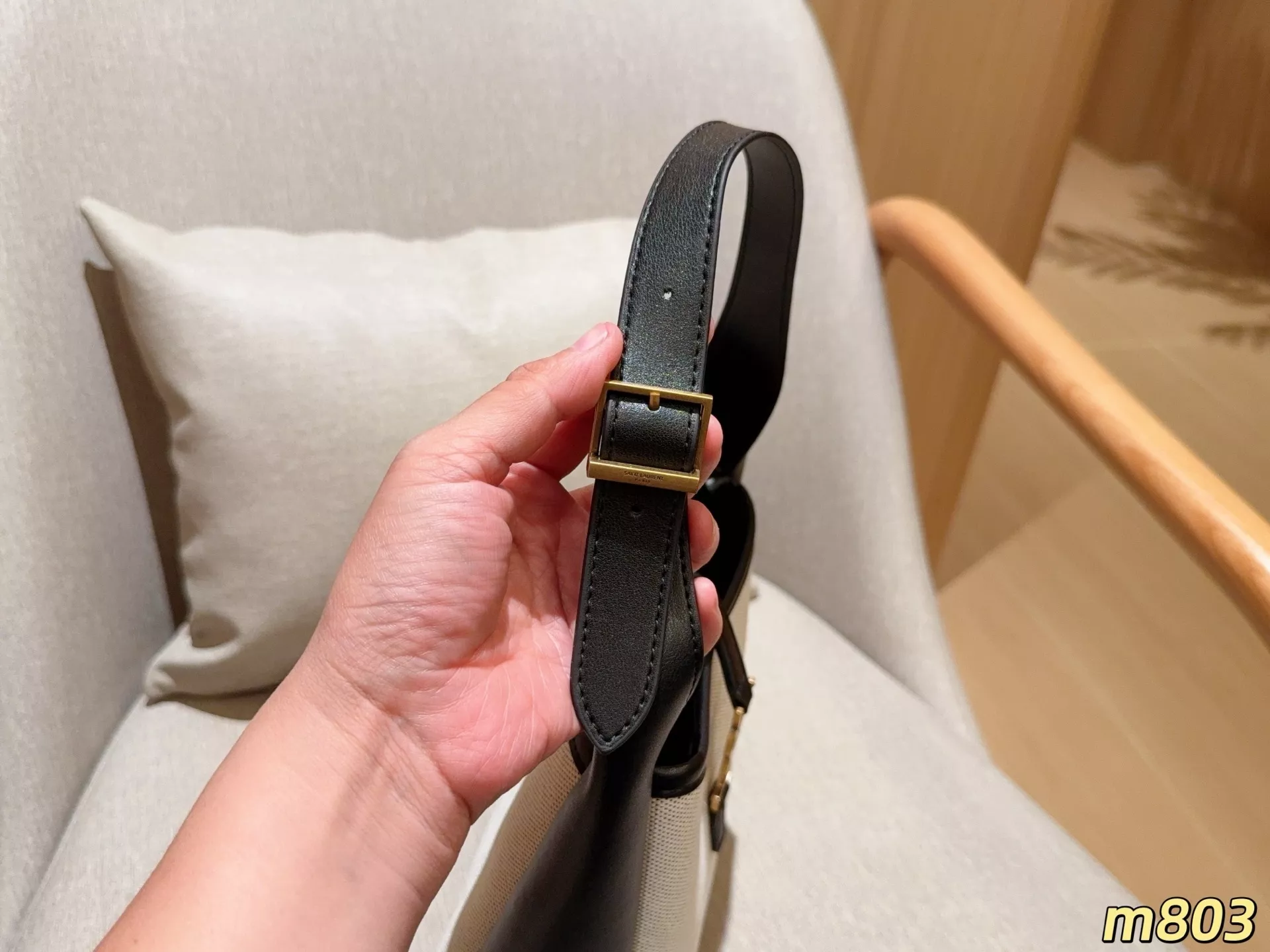 입생로랑 캔버스 배색 트리밍 호보백 상세 이미지 7