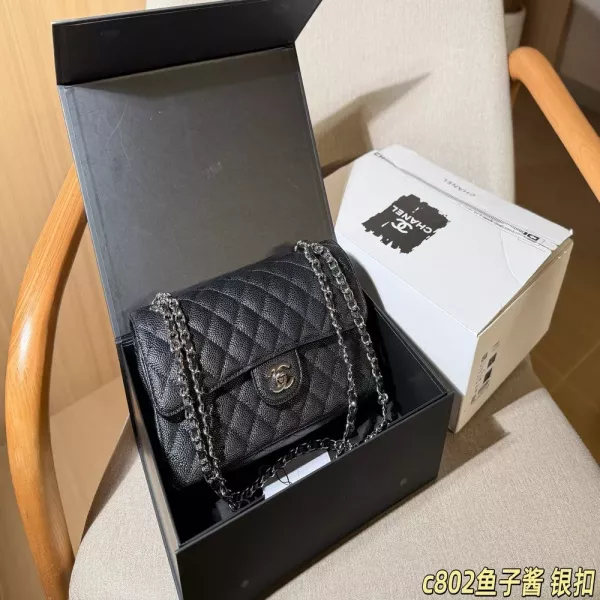 샤넬 클래식 캐비어 퀼팅 체인 플랩 숄더백