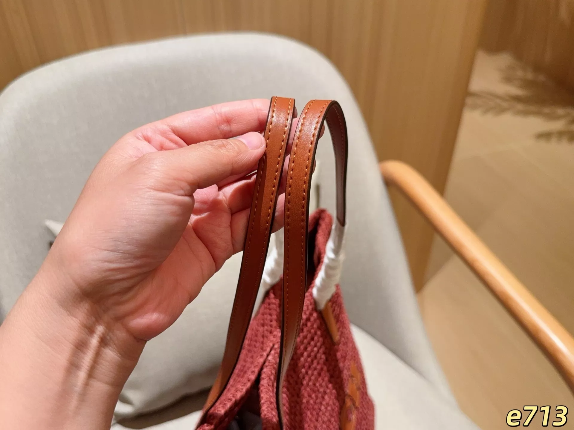 코치 라지 스트로 짜임 로고 쇼퍼백 상세 이미지 8