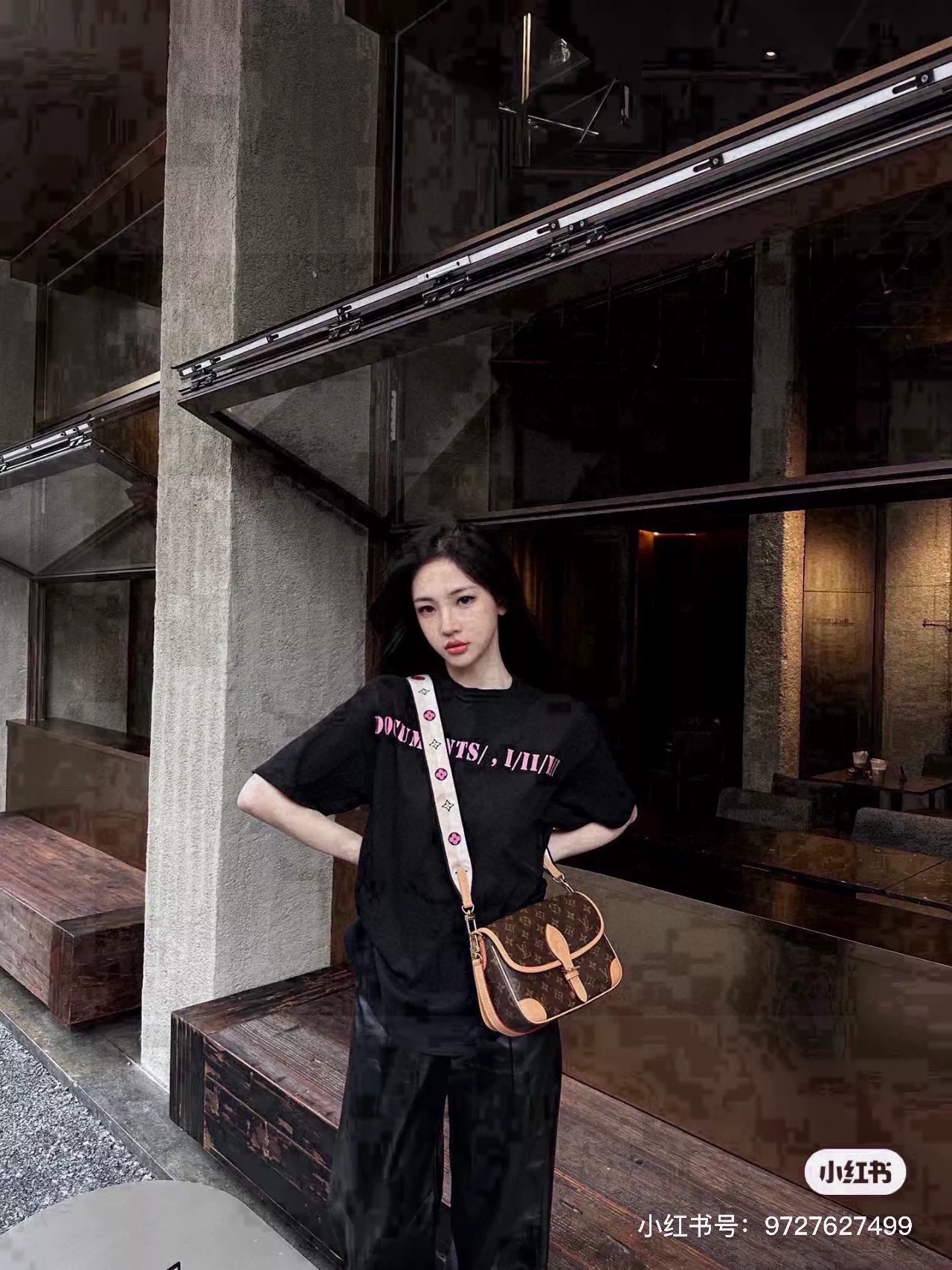 루이비통 다이앤 모노그램 미니 플랩 바게트백 상세 이미지 11