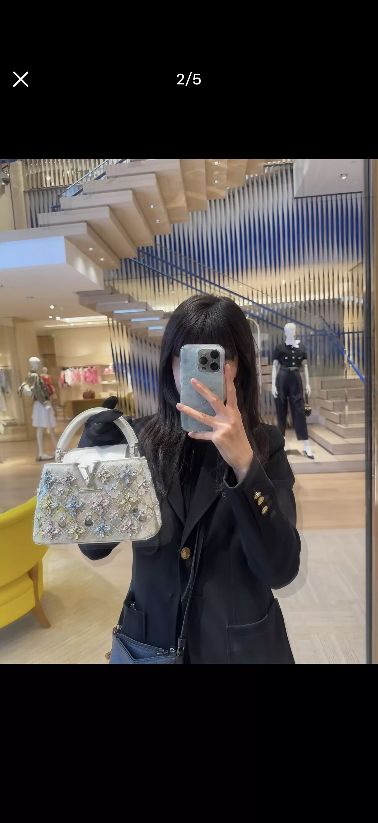 루이비통 카퓌신 플라워 자수 스팽글 장식 토트백 상세 이미지 18