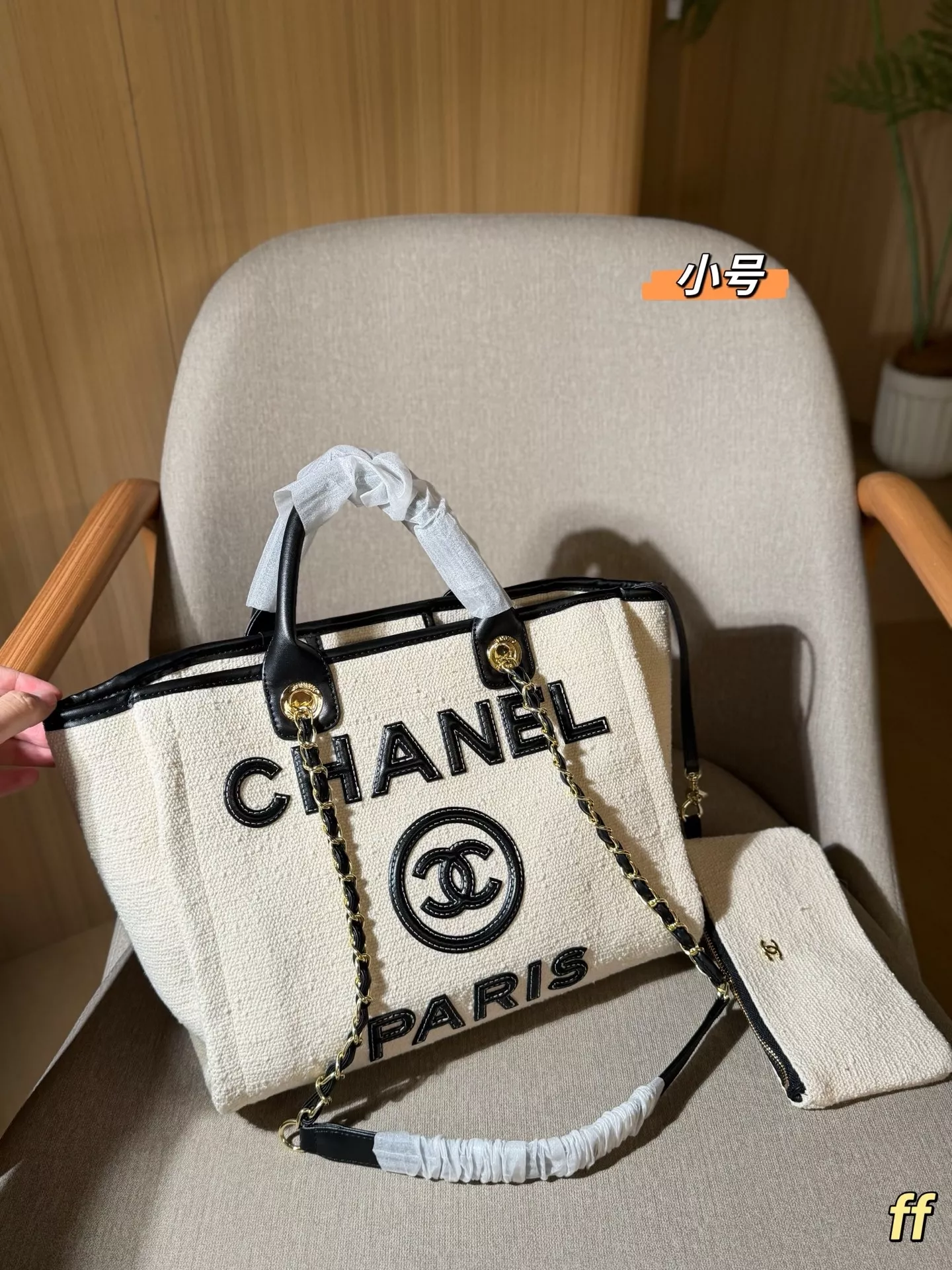 샤넬 로고 프린트 대용량 비치 쇼퍼백 상세 이미지 2