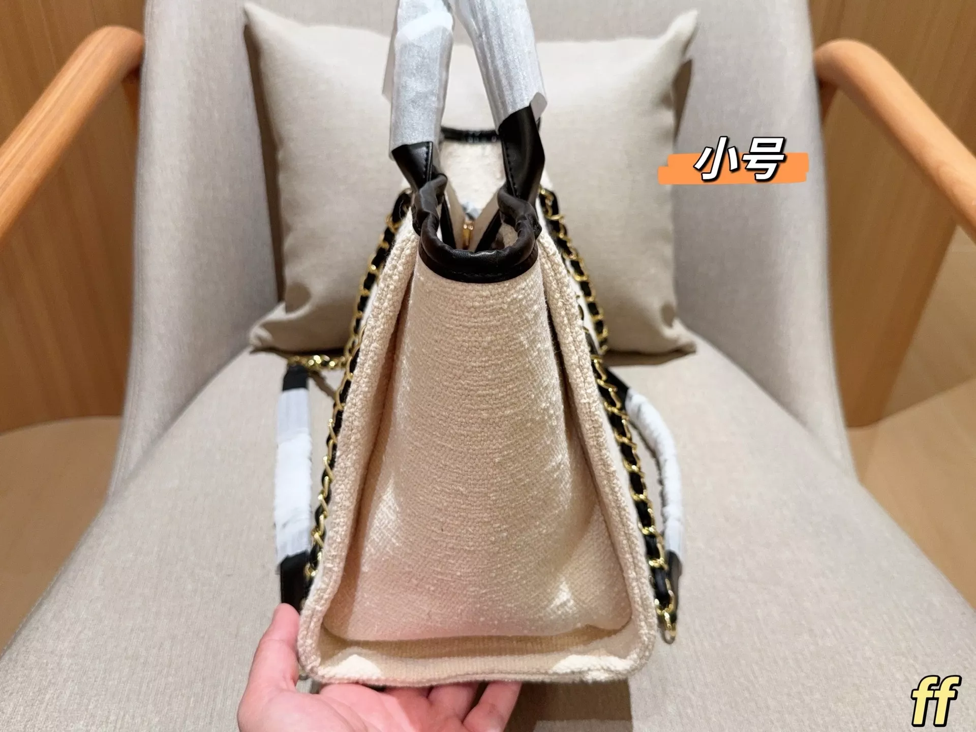 샤넬 로고 프린트 대용량 비치 쇼퍼백 상세 이미지 5