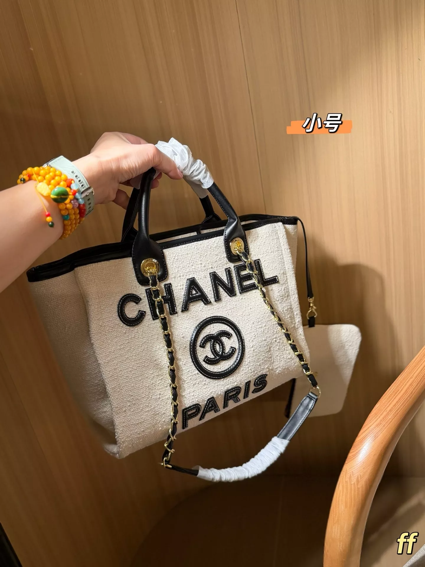 샤넬 로고 프린트 대용량 비치 쇼퍼백 상세 이미지 3
