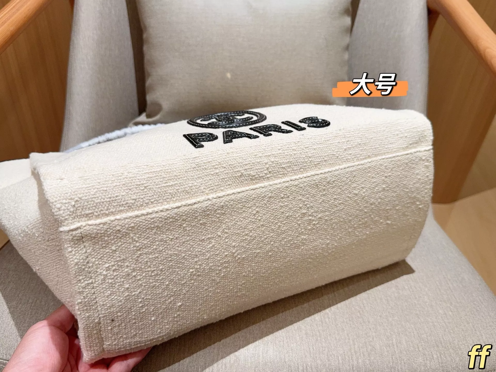 샤넬 로고 프린트 대용량 비치 쇼퍼백 상세 이미지 15