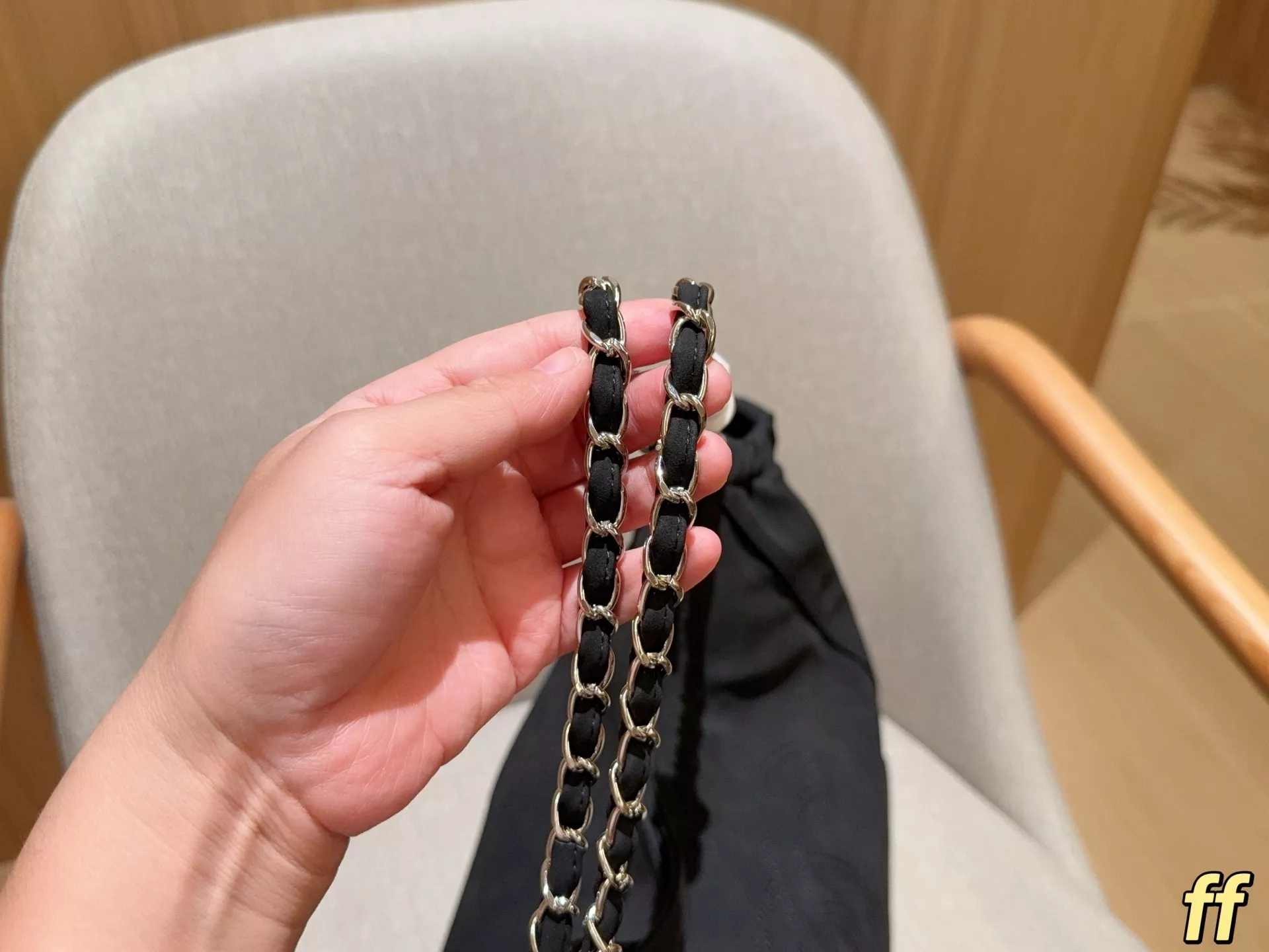샤넬 코코 비치 체인 호보 숄더백 상세 이미지 8